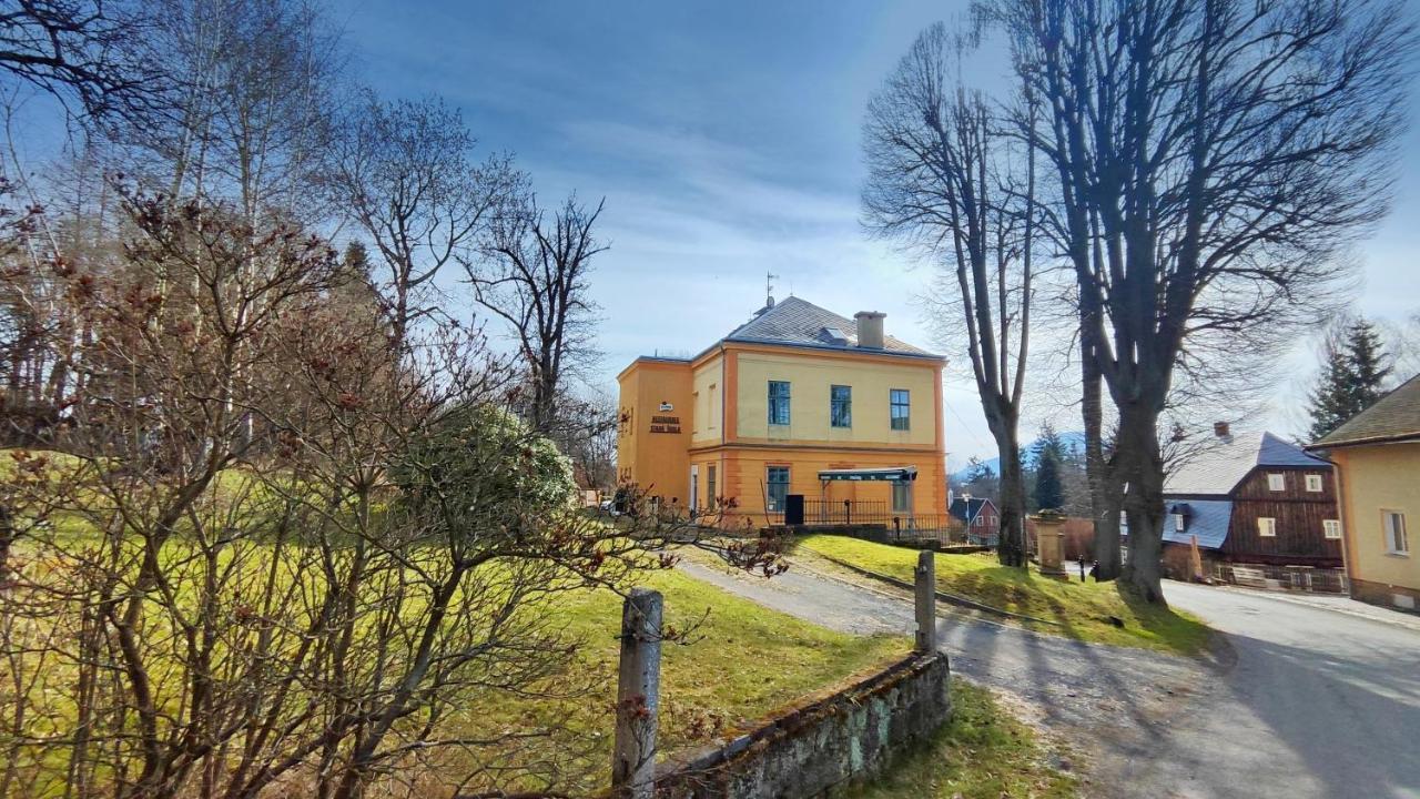 Hotel Stara Skola Mezná Zewnętrze zdjęcie