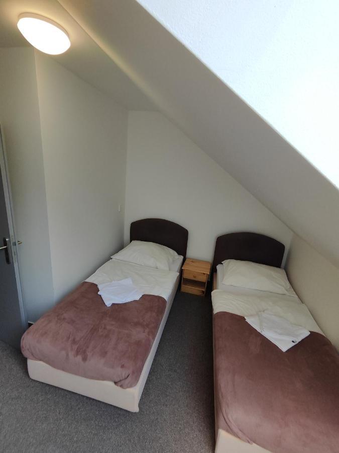 Hotel Stara Skola Mezná Zewnętrze zdjęcie